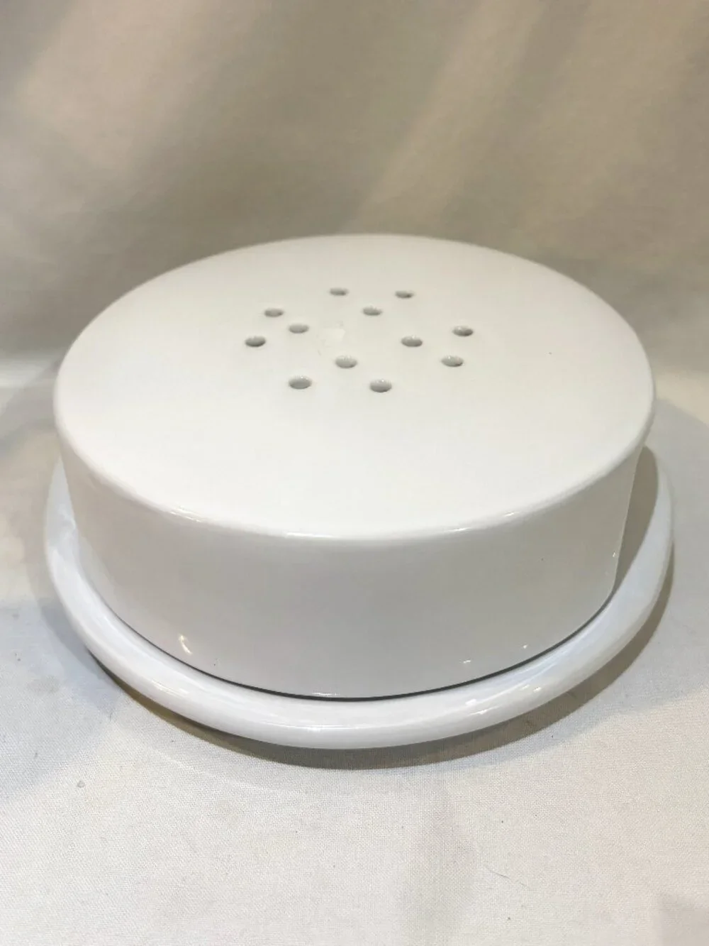 Crate & Barrel Stoneware Brie Cheese Baking Dish Server Keeper White
